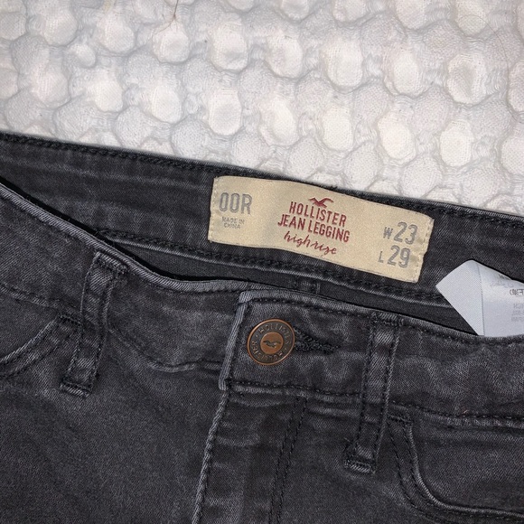 black hollister high rise skinny jeans - Picture 3 of 3